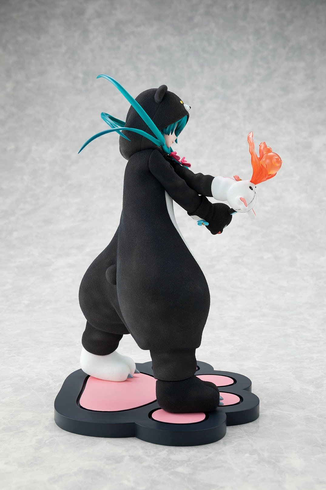 Kuma Kuma Kuma Bear Punch! Yuna 1/7 Scale Figure KADOKAWA Special Set - product view 4
