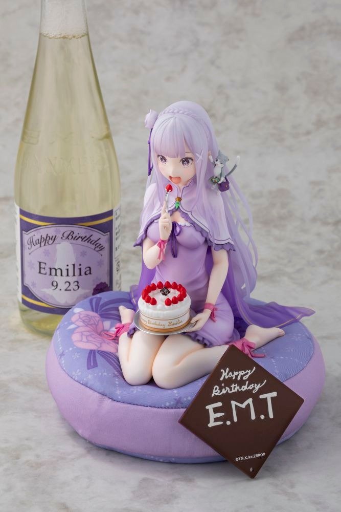 Re:ZERO Emilia Birthday Cake Ver. 1/7 Scale Figure Celebration Set - product view 2