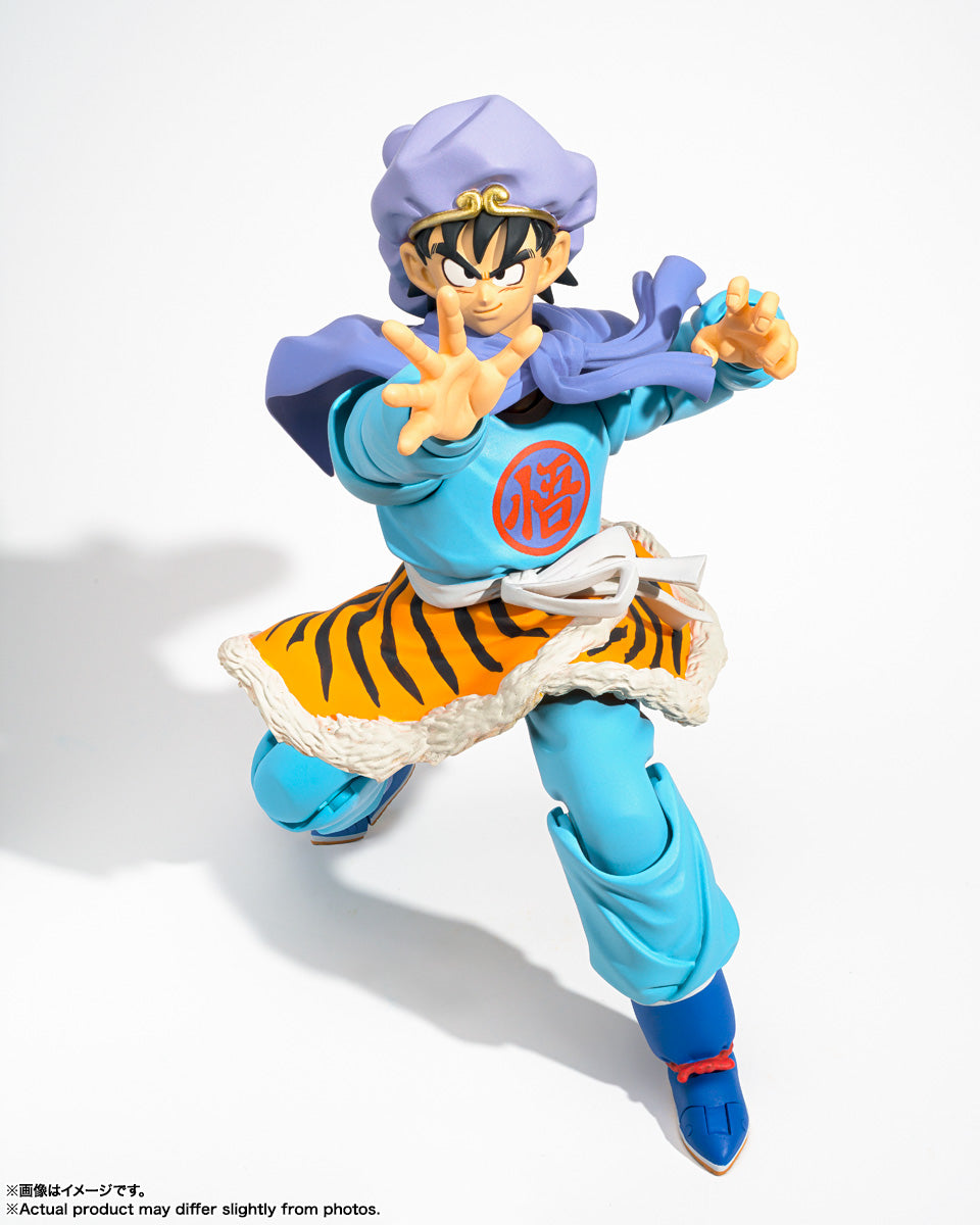 S.H.Figuarts Dragon Ball Son Goku Adventure Beyond Book & Figure Set - product view 6
