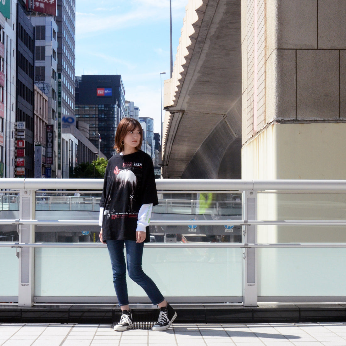 Serial Experiments Lain x messa Lain Iwakura Blood Trail Oversized T-Shirt in Black - official product photo 6