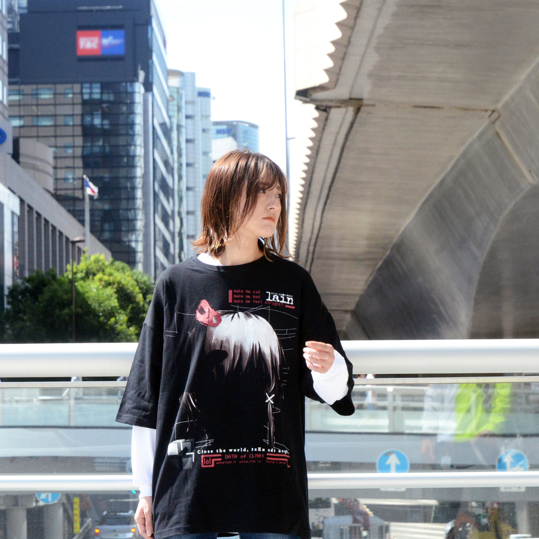 Serial Experiments Lain x messa Lain Iwakura Blood Trail Oversized T-Shirt in Black - official product photo 8