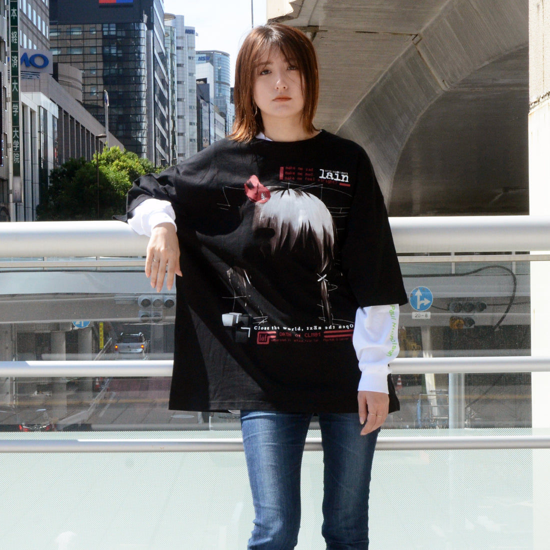 Serial Experiments Lain x messa Lain Iwakura Blood Trail Oversized T-Shirt in Black - official product photo 9