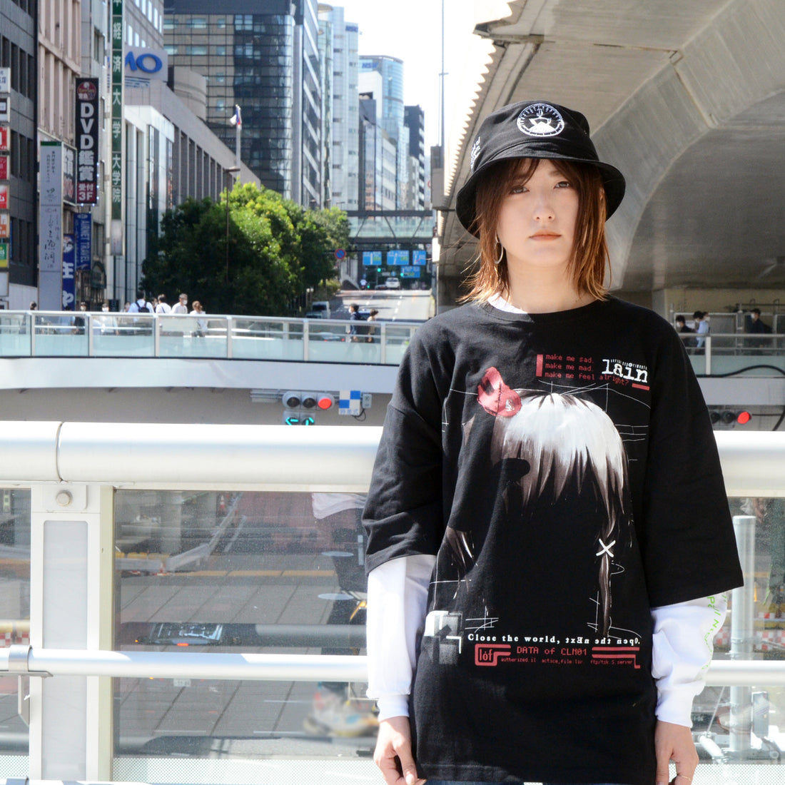 Serial Experiments Lain x messa Lain Iwakura Blood Trail Oversized T-Shirt in Black - official product photo 11