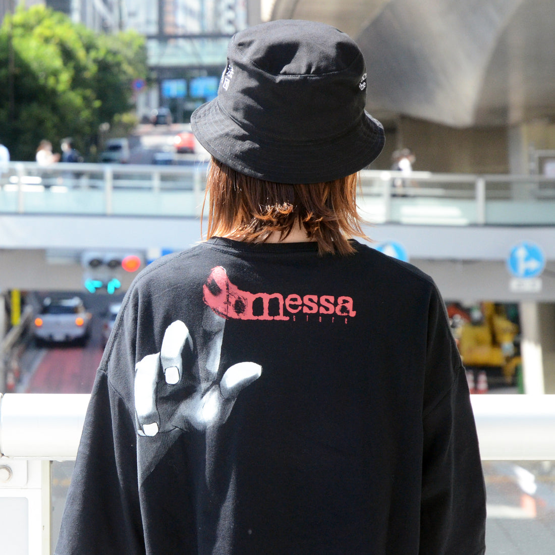 Serial Experiments Lain x messa Lain Iwakura Blood Trail Oversized T-Shirt in Black - official product photo 12