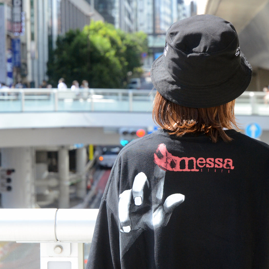 Serial Experiments Lain x messa Lain Iwakura Blood Trail Oversized T-Shirt in Black - official product photo 13