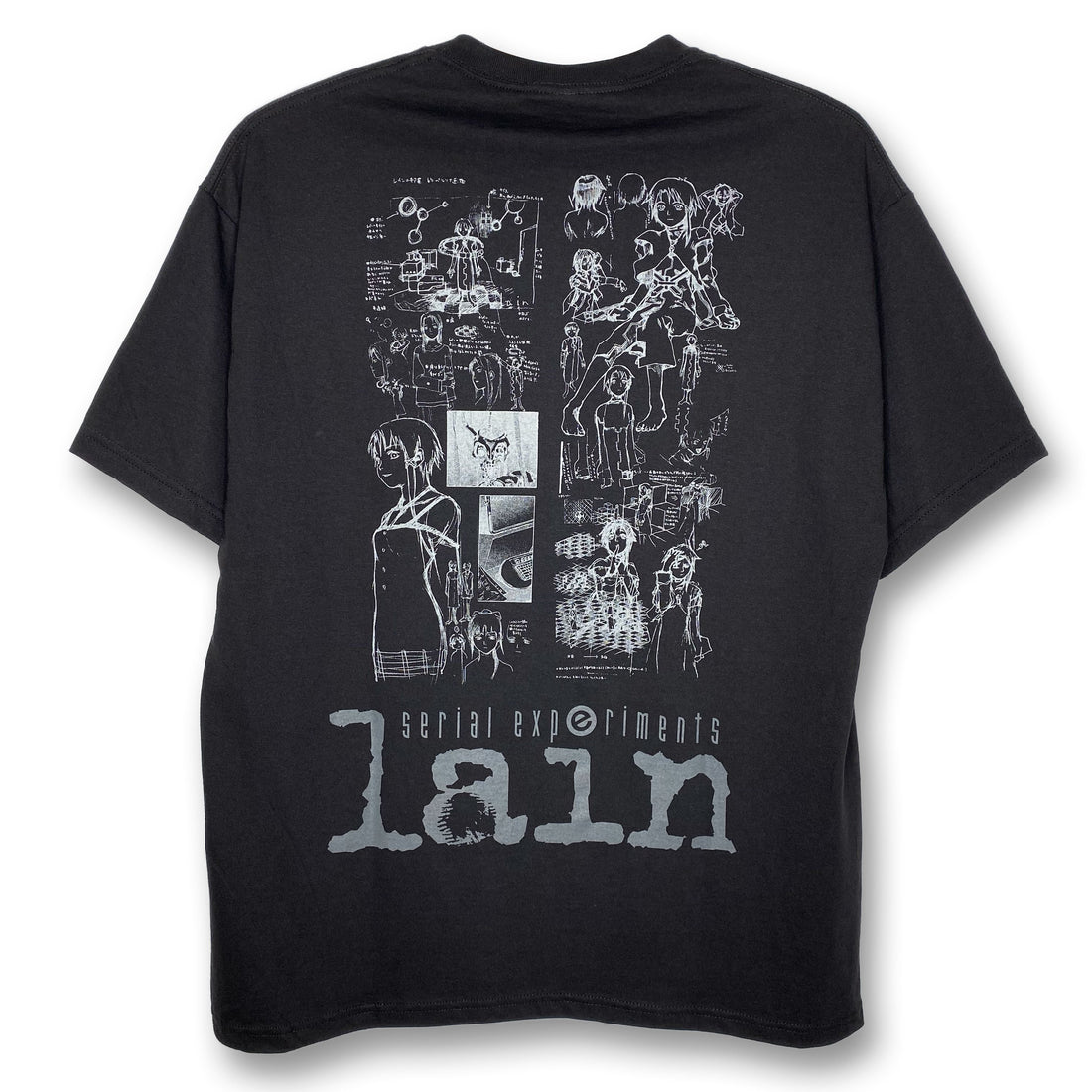 Serial Experiments Lain x messa Lain Iwakura She Knows... T-Shirt in Black - official product photo 2