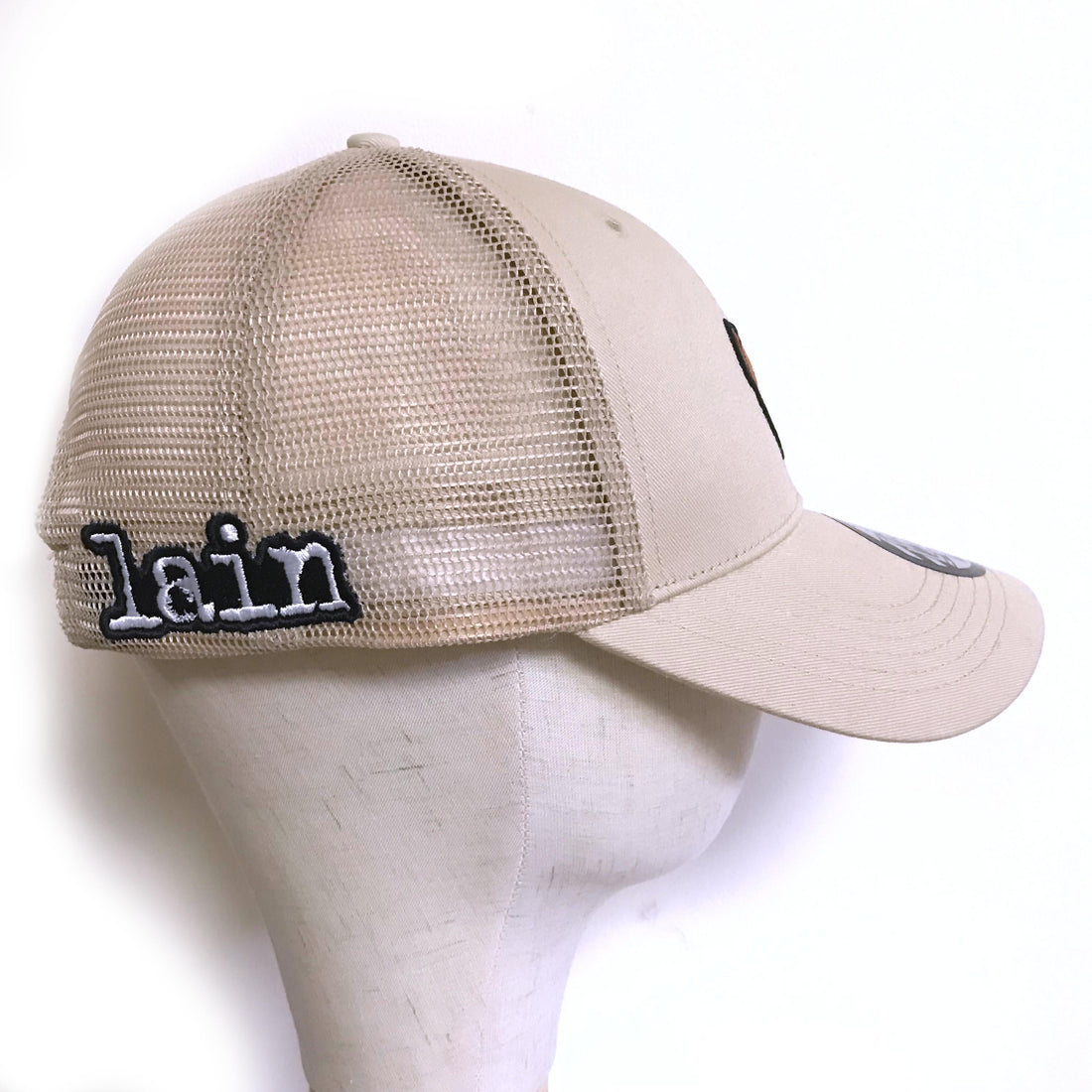 Serial Experiments Lain x NUMBER 3 Lain Bear Icon Embroidered Mesh Cap in Beige - official product photo 6